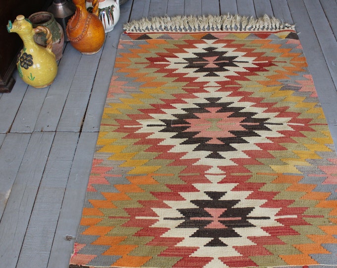 2'8"x 4'3 feet Vintage Aztec Design Small Kilim Rug, Ethnic Bohemian Handwoven Wool Kilim