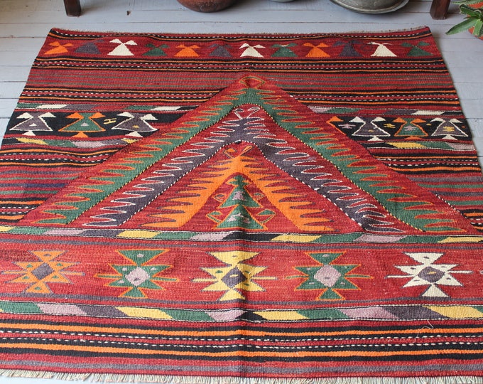 4'6"x 4'6" Bohemian Square Kilim Rug, Turkish Handwoven Wool Kilim ,Aztec Rug Floor Rug Home decor Boho Rug Organic Vintage Rug