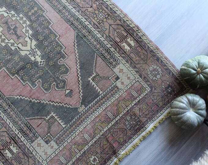 Vintage Anatolian Rug, Ethnic Medallion Rug, Vintage Turkish Rug, Pink-Dark Gray Rug, Ethnic Wool Rug / B-1350