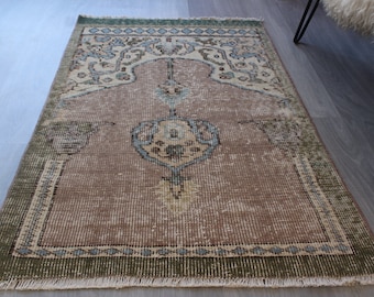 Small Vintage Rug, Chandelier Design Rug, Vintage Prayer Rug, Low Piled Small Rug , Vintage Handwoven Small Rug / B- 1714 / 2'5"x4'