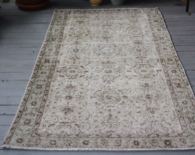 3'6" x6'2" ft Vintage OUSHAK Rug, Beige Oushak Rug, Beige Area Rug, Vintage Turkish Rug, Low Piled Anatolian Rug, Floral Design Beige Rug