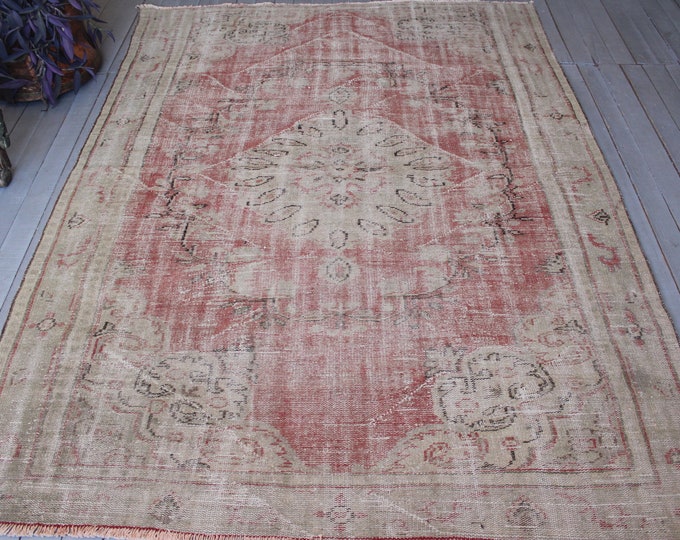 6'x8'2" ft  Vintage Distressed Large OUSHAK Rug, Vintage Turkish Anatolian Rug, Medallion Rug, Distressed Coral Rug