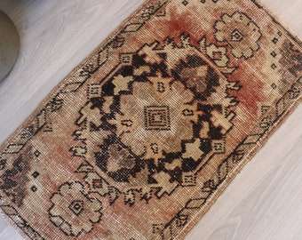 Rug Door Mat, Ethnic Door Mat, Vintage Door Mat, Bohemian Door Mat, Handwoven Door Mat , Decorative Door Mat / B-1486 /  1'6"x2'9"