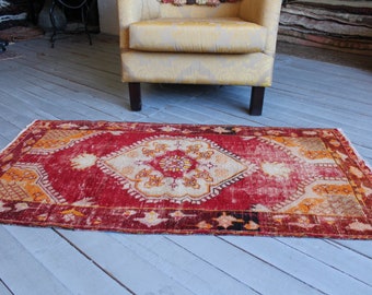 2'4"x4'6" ft Vintage Naturally Worn Red Wool Rug, Turkish Anatolian Handwoven Red Carpet,Small Vintage Rug, Antique Distressed Small Rug