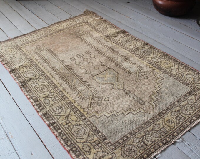 2'5"X3'8" Distressed Low Piled Pale Beige Turkish Handwoven Wool Carpet,Eclectic Rug