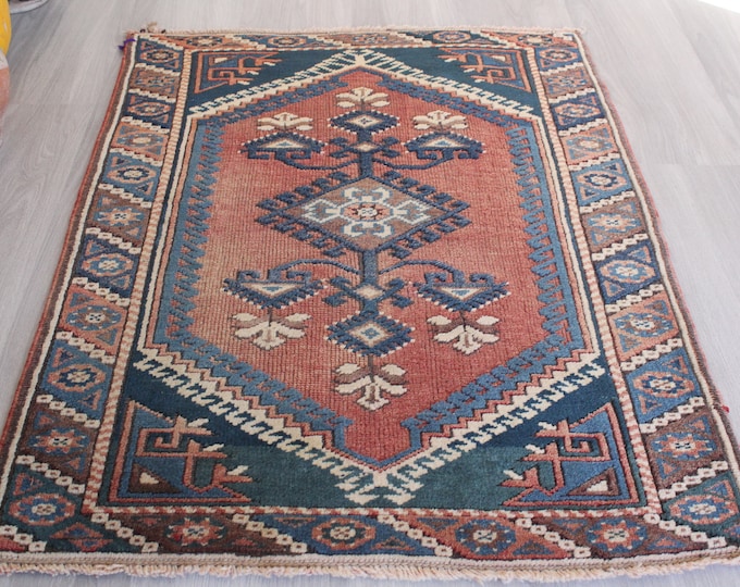 Ethnic Anatolian  Rug , Vintage Turkish Rug, Vintage Small Rug, Bohemian Small Rug, Handwoven Door Mat  / B-1593  / 2'5"x3'5"