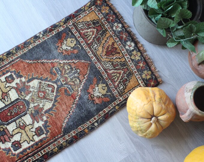 Small  Anatolian Rug, Ethnic Door Mat , Bohemian Door Mat, Anatolian Door Mat , Vintage Small Rug / C-1446 / 1'7"x4'