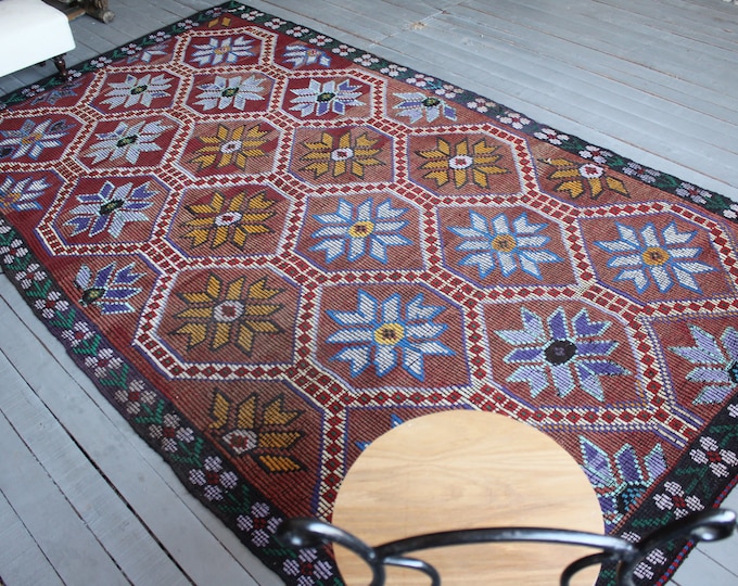 5'7"x10' ft  EMROIDERED KILIM, Vintage Flower Design Kilim, Ethnic Kilim, Bohemian Kilim