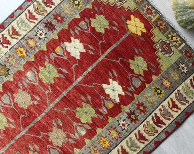 Small Wool Rug , Traditional Turkish Rug, Small Anatolian Rug , Small Ethnic Rug , Bohemian Floral Rug / B-1631 /