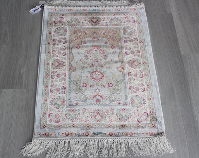 Small Silk Rug, 1'6"x2'4" Silk Rug,  Ice Blue Silk Rug, Silk Table Rug, Small Silk Tapestry / B-1788