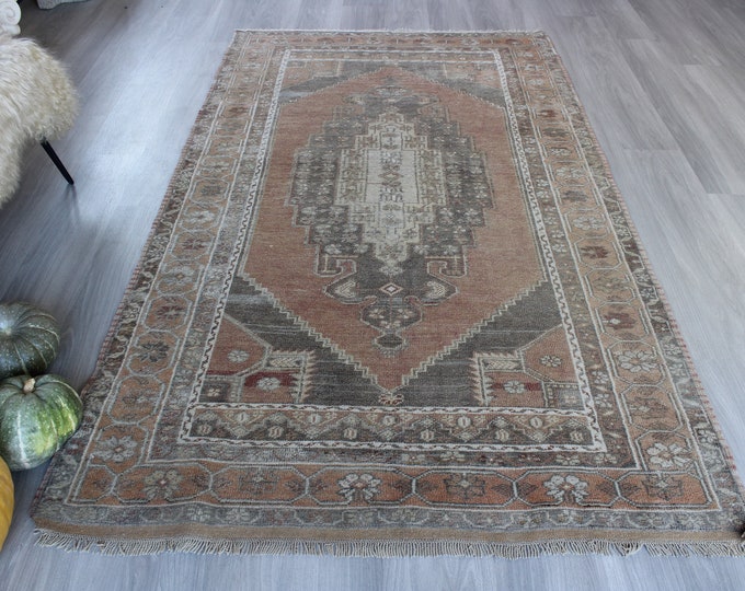 4'5"x7'9" feet Vintage Anatolian Rug , Ethnic Wool Rug, Bohemian Turkish Rug, Traditional Area Rug, Ethnic Area Rug, Medallion Rug / B-1349