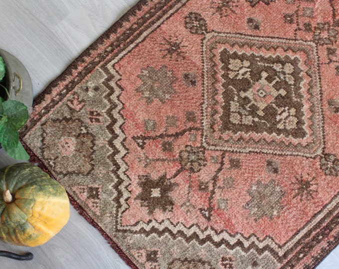 Small Peachy Pink Rug, Small Ethnic Rug, Handwoven Pink Rug, Ethnic Entry Rug / B-1627 / 2'8"x3'5"