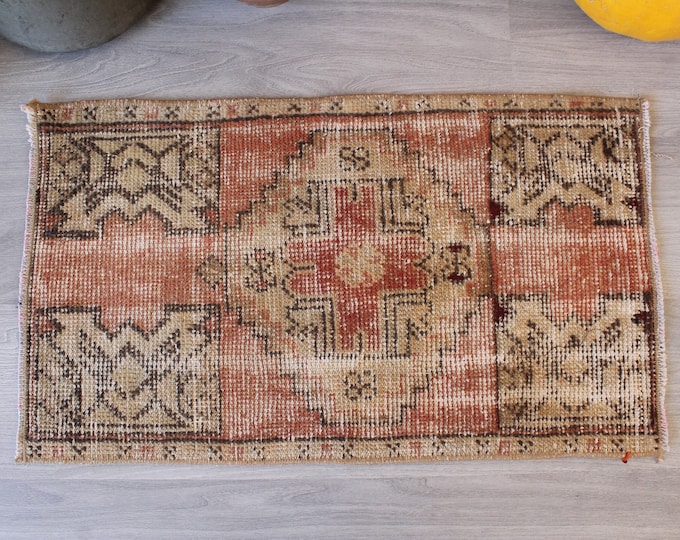 Small Ethnic Rug , Vintage Door Mat, Handwoven Door Mat, Pale Wool Small Rug / B-1539 / 1'4"x2'4"