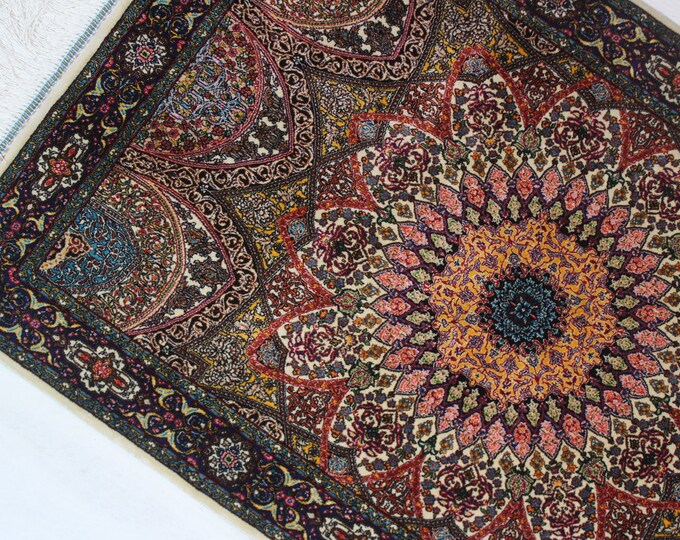 Oriental Silk Rug, Small Silk Rug, Traditional Medallion Design Silk Rug / B-1799 / 2'x3'