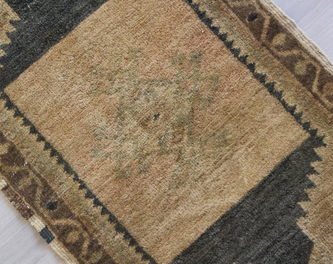 Vintage Door Mat, Small Ethnic Rug , Bohemian Small Rug , Handwoven Door Mat / B-1510 / 1'8"x3'