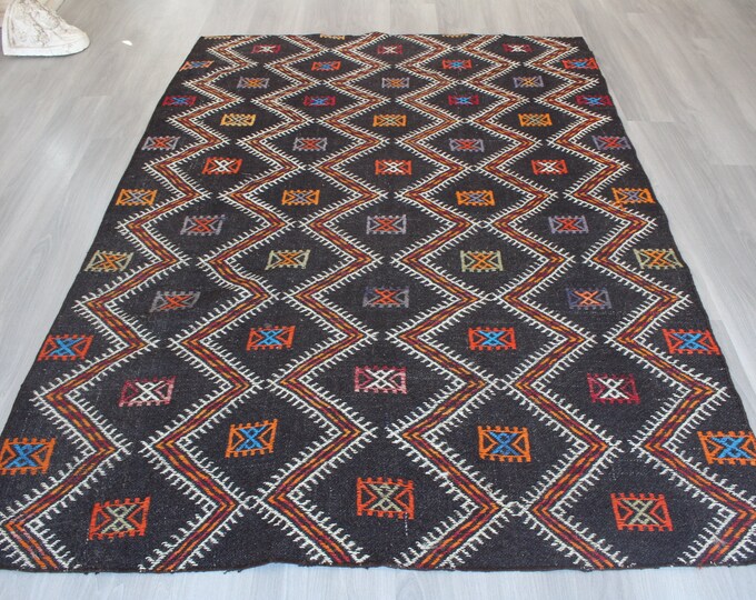 Vintage Black Kilim Rug, Ethnic Kilim Rug, Bohemian Kilim Rug, Goat Wool Rug  / B-1748 / 5'2"x7'5"