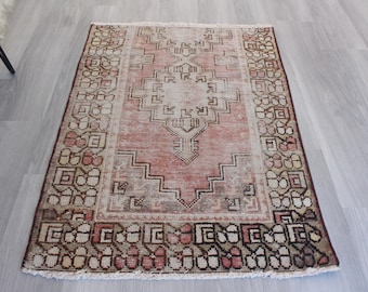 Vintage Small Rug, Low Piled Anatolian Rug, Small Distressed Rug  / B-1716 / 2'8"x4'4"