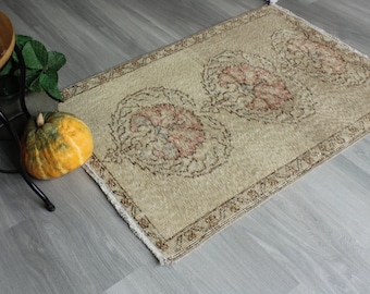 Vintage Oushak Rug, Small Beige Rug, Beige Handwoven Door Mat, Small Entry Rug, Bathroom Rug / B-1639 / 2'5"x3'4"