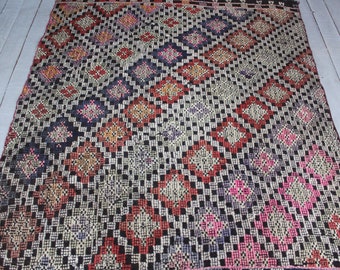 4'0"x4'9" Vintage Area Kilim Rug, Ethnic Bohemian Kilim Rug,Handwoven Wool Area Kilim Rug,Pink Kilim Rug