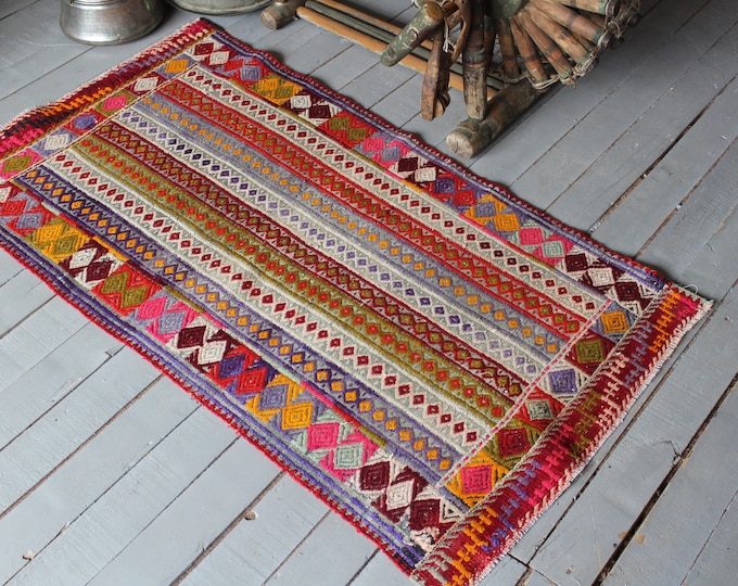 2'4"x 4'6" Vintage  Bergama Yuntdag Kilim Rug, Bohemian Ethnic Kilim Rug, Turkish Kilim Rug, Anatolian Kilim Rug