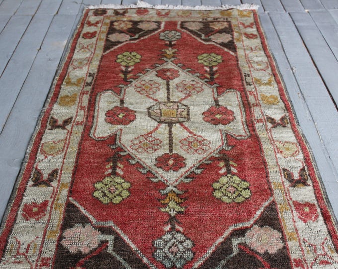 2'6"x5'5" FREE Shipping Vintage Red Handwoven Wool Carpet,  Turkish Bedroom Carpet,Small Rug, Small Runner Rug