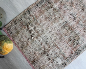 2'4"x2'8" Vintage Rug, Vintage Distressed Rug, Low Piled Small Turkish Rug / B-1624