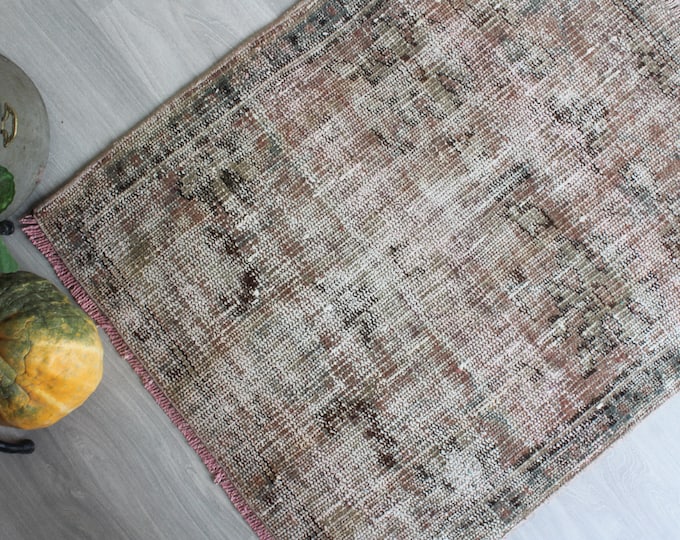 2'4"x2'8" Vintage Rug, Vintage Distressed Rug, Low Piled Small Turkish Rug / B-1624