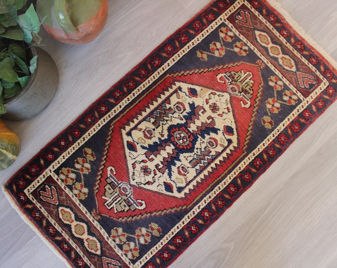 Vintage Anatolian Door Mat, Oriental Door Mat, Ethnic Handwoven Small Rug , Bohemian Door Mat / B-1502 /  1'7"x3'4"