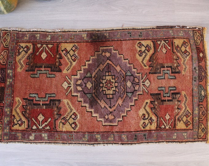 Vintage Door Mat, Small Anatolian Rug / B-1498 / 1'6"x2'9"