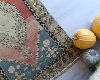 Vintage Rug, Vintage  Anatolian Rug, Ethnic Turkish Rug, Traditional wool rug, tribal handwoven rug / B-1281