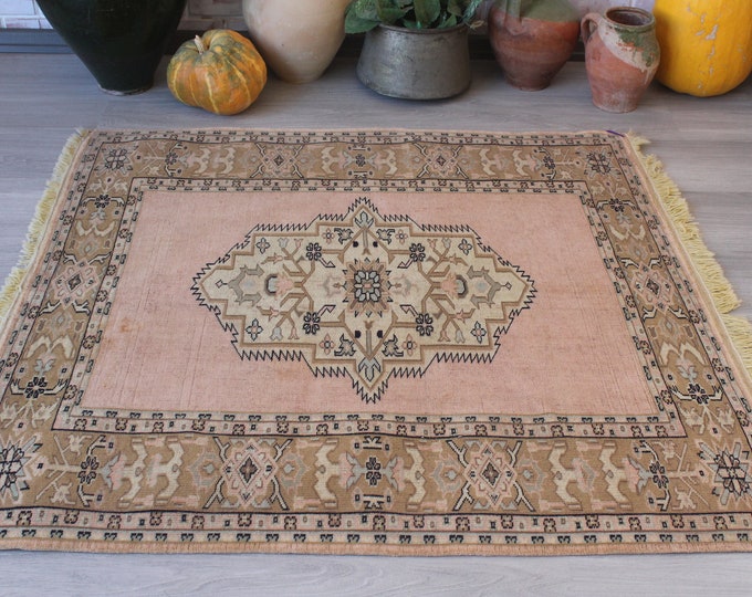 Pink Traditional Turkish Rug, Small Classic Rug, Vintage Pink Rug , Small Medallion Rug / B-1596 / 3'5"x3'7"