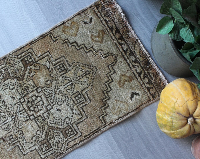 Beige Handwoven Door Mat, Ethnic Wool Door mat, Vintage Door Mat, Pale Oriental Door Mat / B-1455 / 1'4"x2'9"