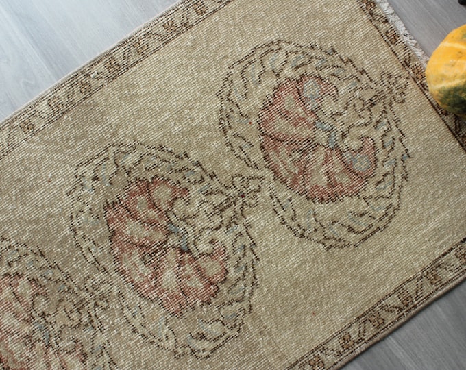 Vintage Oushak Rug, Small Beige Rug, Beige Handwoven Door Mat, Small Entry Rug, Bathroom Rug / B-1639 / 2'5"x3'4"