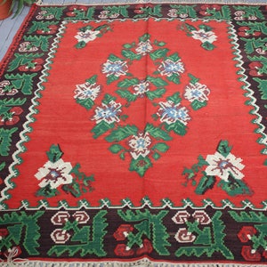 5&#39;6&quot;x6&#39;6&quot; Vintage Bohemian Ethnic Handwoven Wool  Red Area Floral Kilim Rug