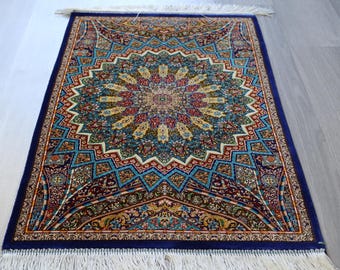 Small Silk Rug, Medallion Design Silk Rug , Decorative Silk Rug / B-2009 / 1'9''x3'