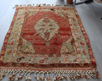 Small Nomad Rug , 3'5"x4'7" ft Vintage Small Anatolian Rug, Small Bohemian rug / B-372