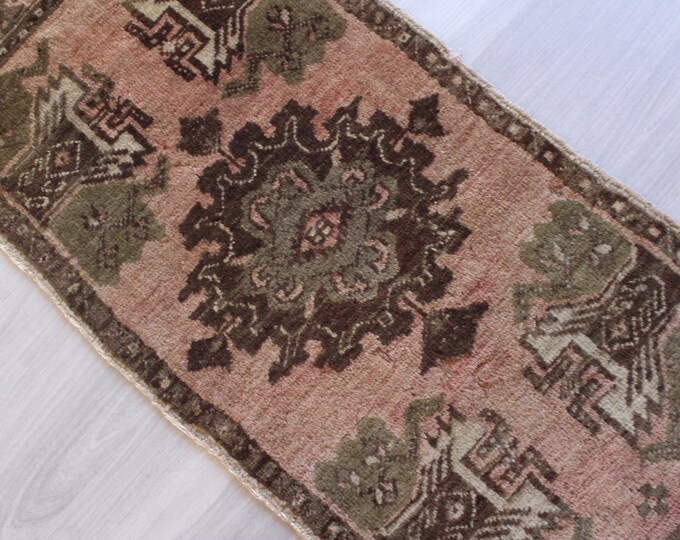 1'6"x3'4"  Small Anatolian Rug, Vintage Door Mat ,  Ethnic Small Rug, Handwoven Door Mat / B-1421