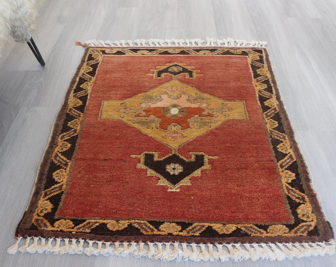 Small Handwoven Medallion  Rug, Red Piled Medallion Rug, Small Anatolian Rug , Small Entry Rug / B-1695 / 2'8''x3'5''