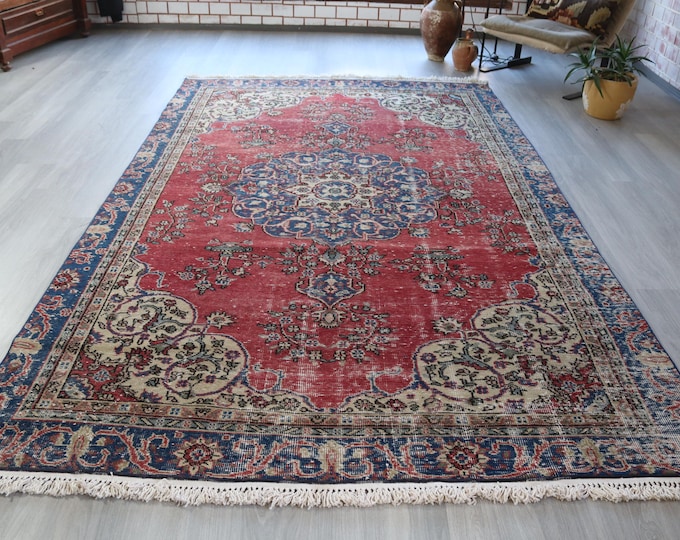 Red Medallion Rug , 6'5"x10'2" ft  , Vintage Handwoven Low Piled Area Rug / B-766