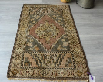 Small Vintage Rug, Ethnic Anatolian Rug, Vintage Handwoven Wool Rug / B-1612