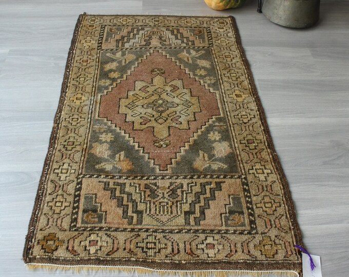 Small Vintage Rug, Ethnic Anatolian Rug, Vintage Handwoven Wool Rug / B-1612