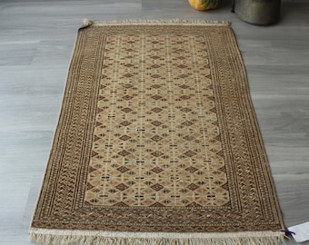 Small Bukhara Rug, Beige Bukhara rug , Small Vintage Rug, Small Ethnic Rug, Beige Turkoman Rug / B-1614 / 2'7"x3'7"