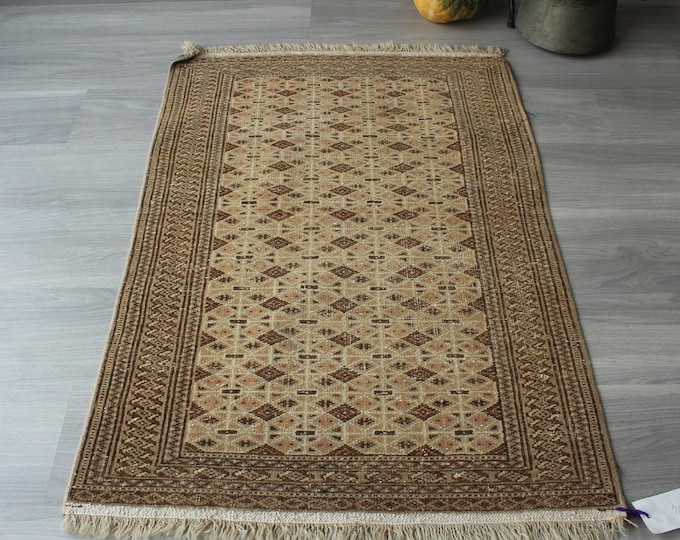 Small Bukhara Rug, Beige Bukhara rug , Small Vintage Rug, Small Ethnic Rug, Beige Turkoman Rug / B-1614 / 2'7"x3'7"