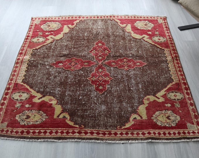 4'7x4'7'' Vintage  Rug, Antique Brown Low Piled Area Rug / B-403