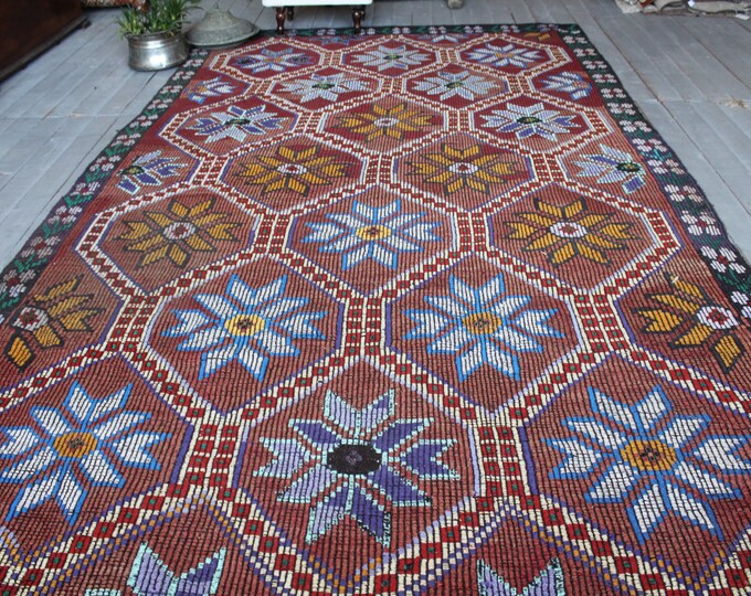 5'7"x10' ft  EMROIDERED KILIM, Vintage Flower Design Kilim, Ethnic Kilim, Bohemian Kilim