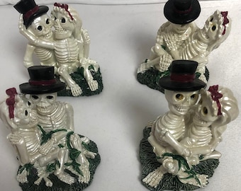 Gothic Skeleton Anniversary Gifts / Couples Presents Skull Wedding Decor Goth Emo 90s toy decorations table Marriage Love Bride Groom Oddity