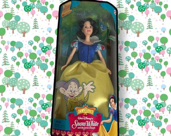 1998 Snow White Princess Doll - The Seven Dwarves Disney Store Princesses / Vintage Kids Toys Kid Toy / Barbie Barbie’s 90s Dolls Mattel