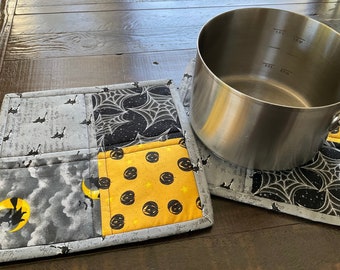 Halloween Pot Holders, Hot Pads, set of 2, Quilted pot holders, Heat Resistant Trivet