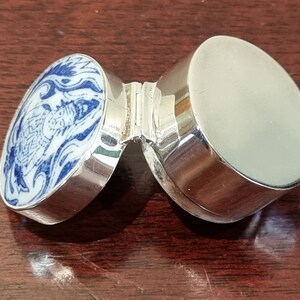 Vintage Chinese Blue and White Sterling Silver 925 and Porcelain Top Round Pill Box image 8