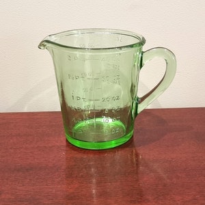 Vintage Fire-king Liquid Measuring Cup: Anchor Hocking 4 Cups 